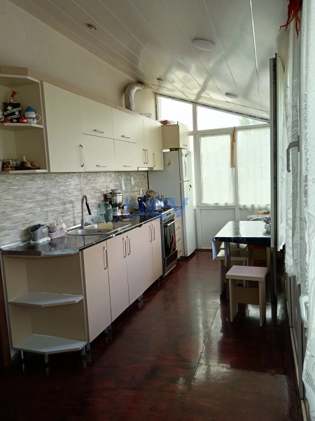 Satış 8 otaqlı Köhnə Tikili bina evi  140m², Bakı