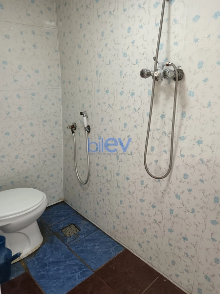 Satış 8 otaqlı Köhnə Tikili bina evi  140m², Bakı