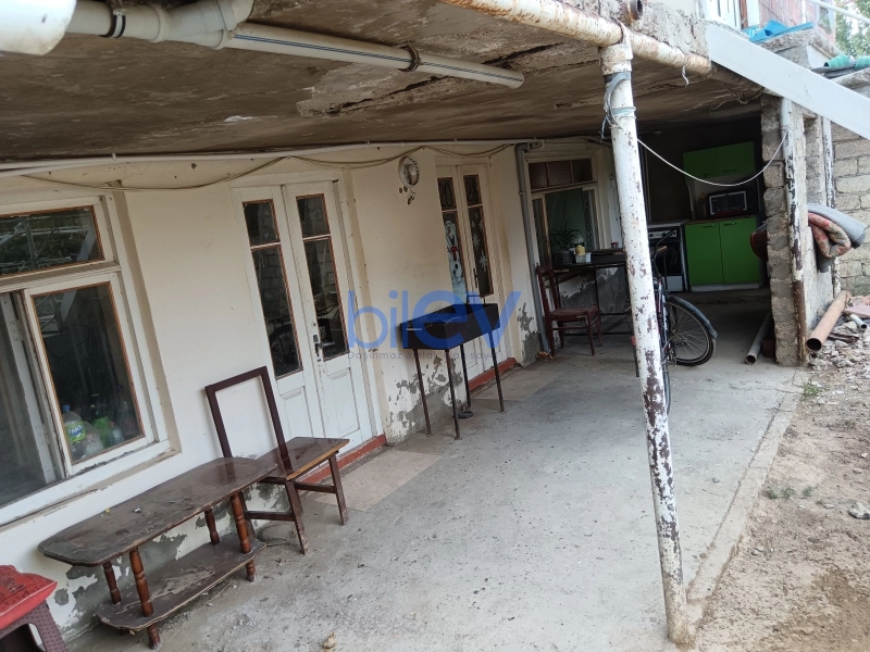 Satış 8 otaqlı Köhnə Tikili bina evi  140m², Bakı