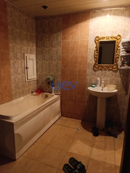 Satış 2 otaqlı Köhnə Tikili bina evi  82m², Bakı
