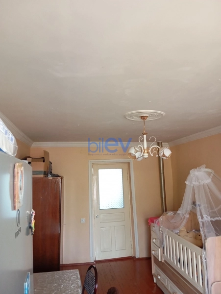 Satış 3 otaqlı Köhnə Tikili bina evi  48m², Qazax