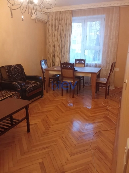 Aylıq Kirayə 2 otaqlı Köhnə Tikili bina evi  55m², Bakı