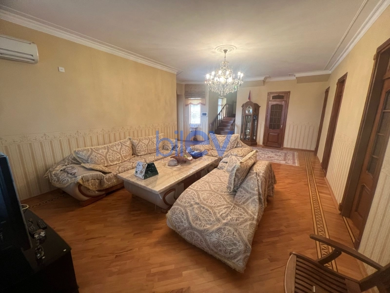 Satış 8 otaqlı Villa  280m², Bakı