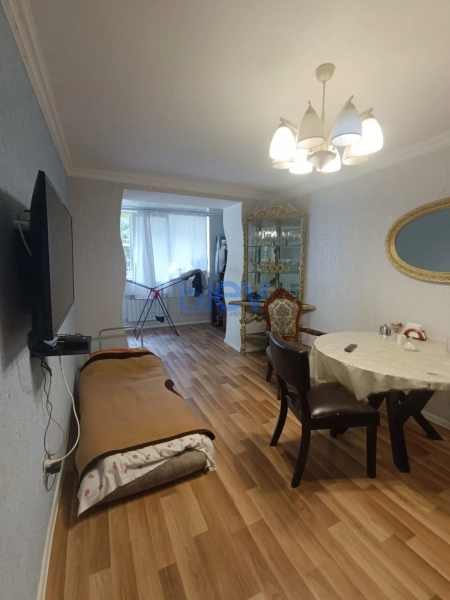 Satış 3 otaqlı Köhnə Tikili bina evi  70m², Bakı