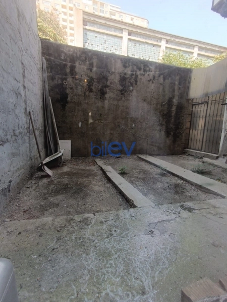 Satış 3 otaqlı Köhnə Tikili bina evi  70m², Bakı