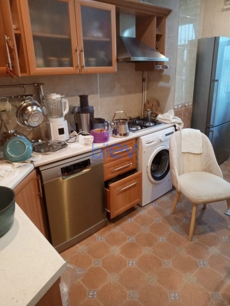 Satış 3 otaqlı Köhnə Tikili bina evi  90m², Bakı