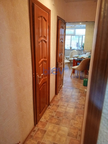 Satış 3 otaqlı Köhnə Tikili bina evi  90m², Bakı