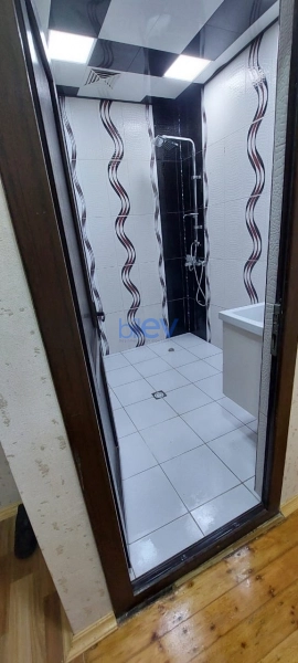 Satış 2 otaqlı Köhnə Tikili bina evi  65m², Bakı