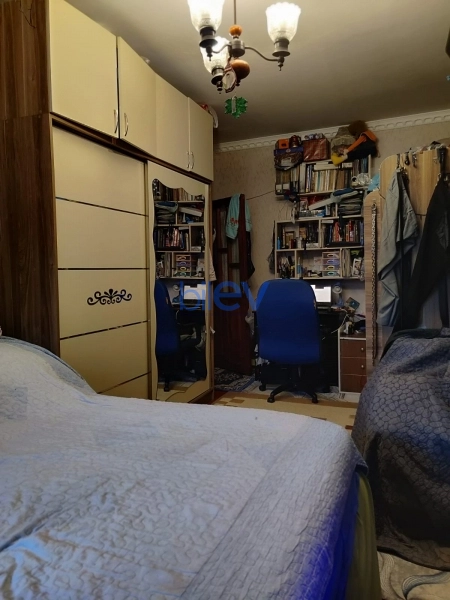 Satış 3 otaqlı Köhnə Tikili bina evi  81m², Bakı