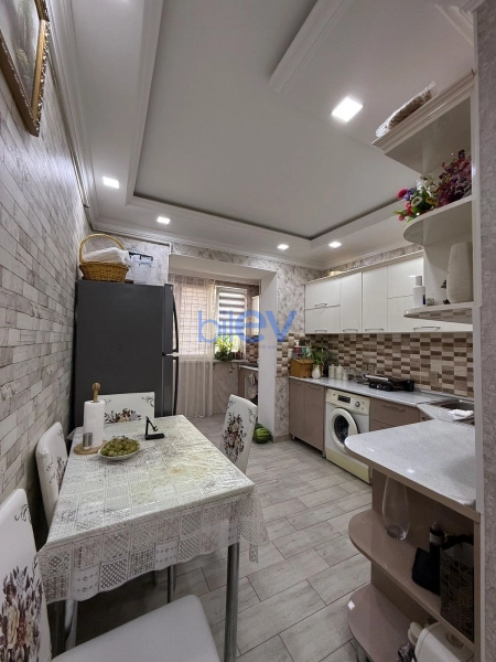 Satış 3 otaqlı Köhnə Tikili bina evi  70m², Bakı