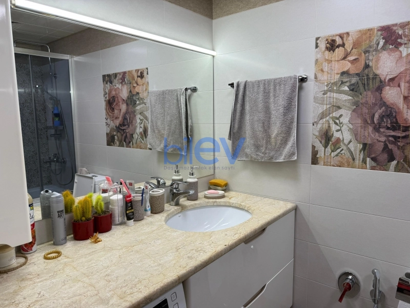 Satış 2 otaqlı Köhnə Tikili bina evi  64m², Bakı
