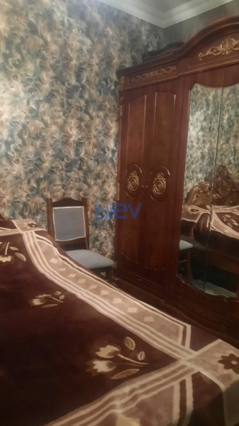 Satış 6 otaqlı Köhnə Tikili bina evi  110m², Bakı