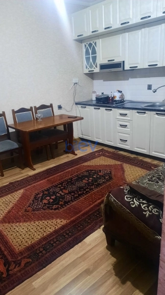 Satış 6 otaqlı Köhnə Tikili bina evi  110m², Bakı