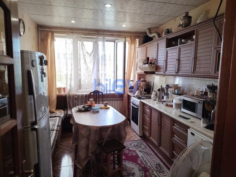 Satış 3 otaqlı Köhnə Tikili bina evi  120m², Bakı