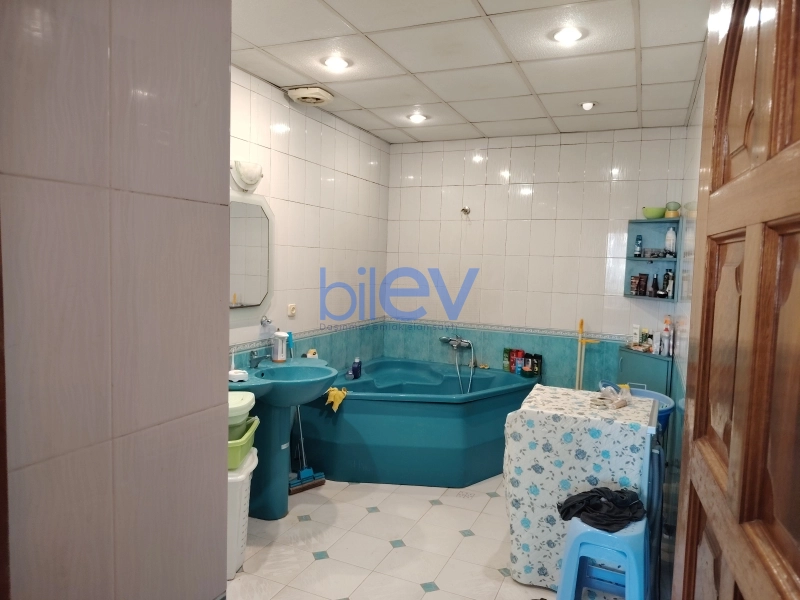 Satış 3 otaqlı Köhnə Tikili bina evi  120m², Bakı