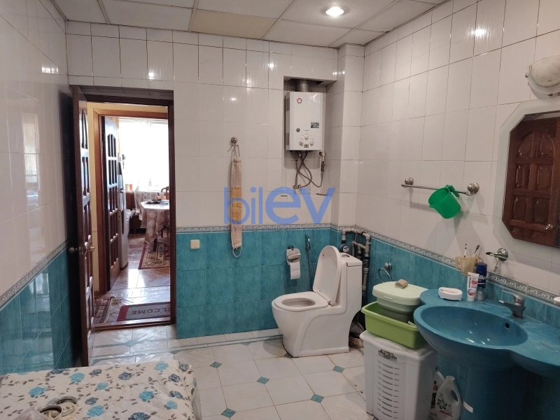 Satış 3 otaqlı Köhnə Tikili bina evi  120m², Bakı