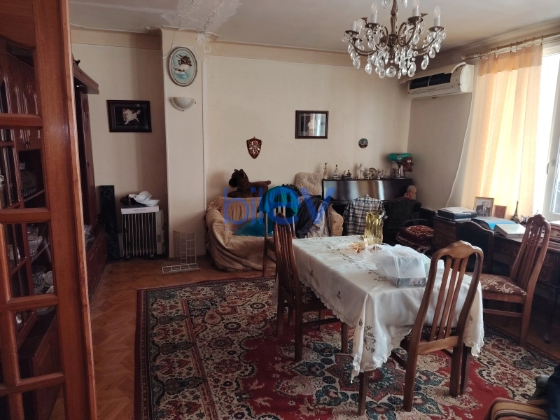 Satış 3 otaqlı Köhnə Tikili bina evi  120m², Bakı