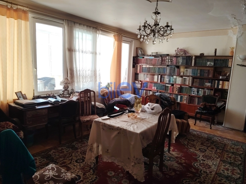 Satış 3 otaqlı Köhnə Tikili bina evi  120m², Bakı