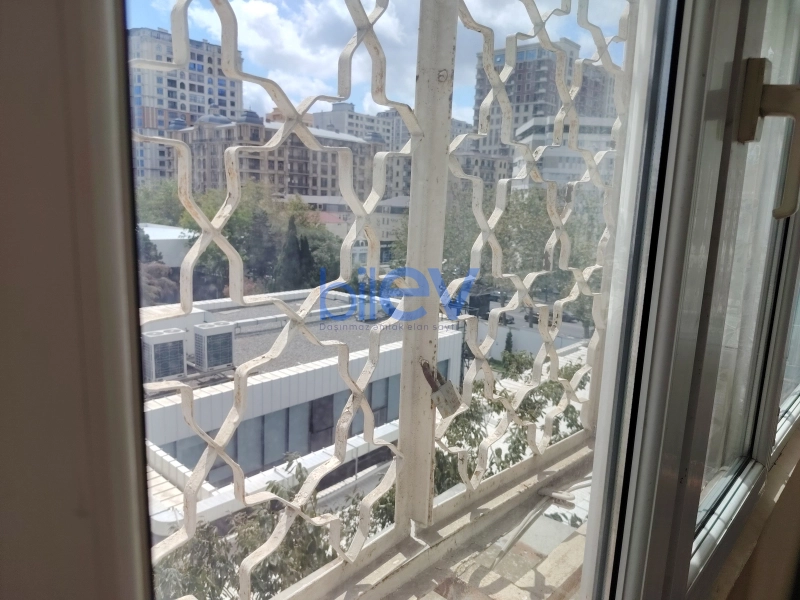 Satış 3 otaqlı Köhnə Tikili bina evi  120m², Bakı