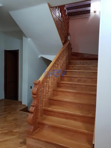 Aylıq Kirayə 6 otaqlı Həyət evi  260m², Bakı