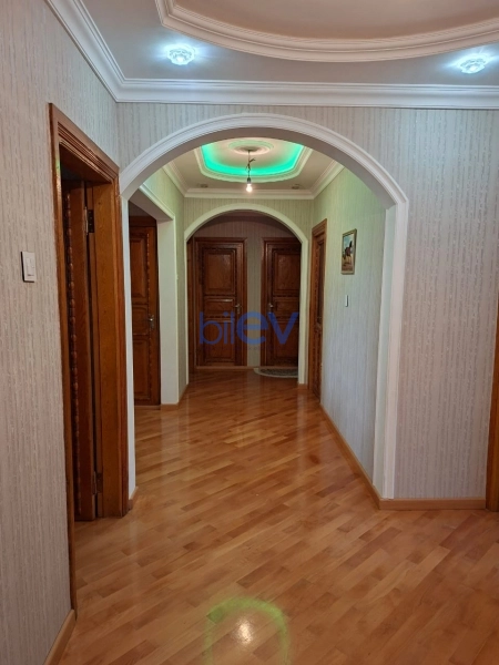 Satış 5 otaqlı Köhnə Tikili bina evi  90m², Bakı