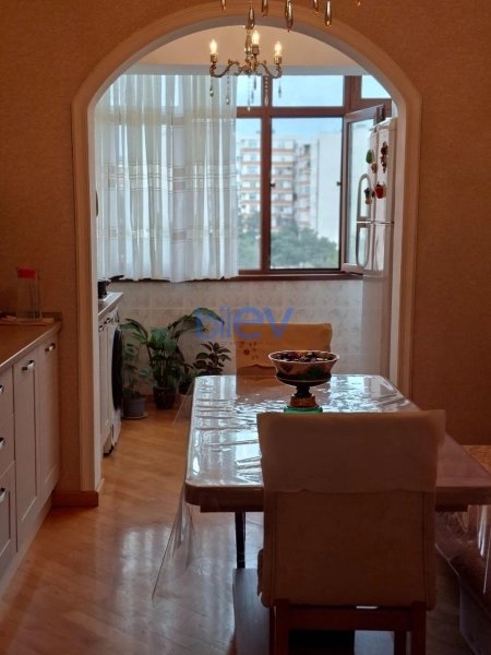 Satış 5 otaqlı Köhnə Tikili bina evi  90m², Bakı
