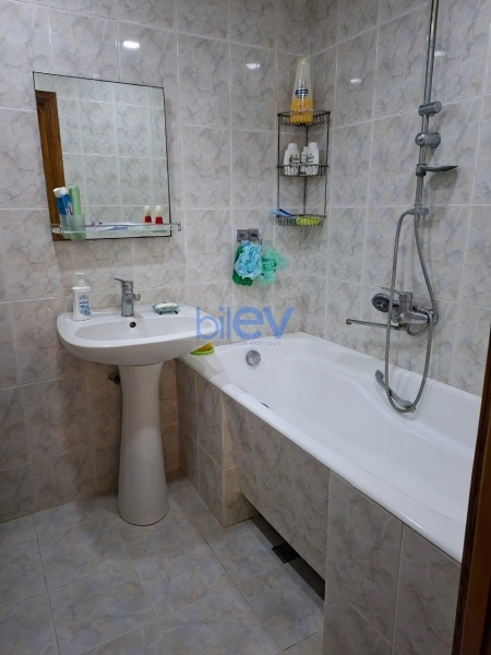 Satış 5 otaqlı Köhnə Tikili bina evi  90m², Bakı