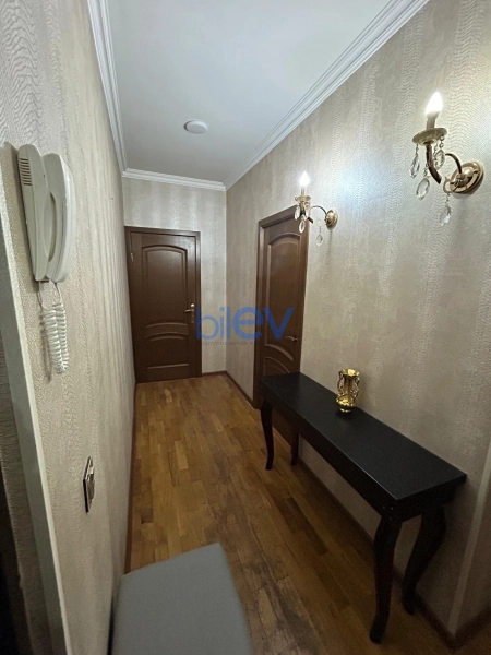 Satış 2 otaqlı Köhnə Tikili bina evi  65m², Bakı