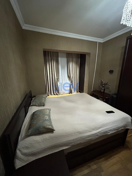 Satış 2 otaqlı Köhnə Tikili bina evi  65m², Bakı