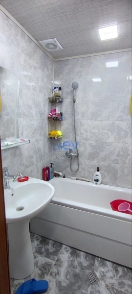 Satış 2 otaqlı Köhnə Tikili bina evi  48m², Bakı