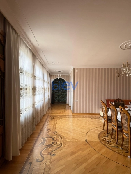 Satış 8 otaqlı Həyət evi  392m², Gəncə