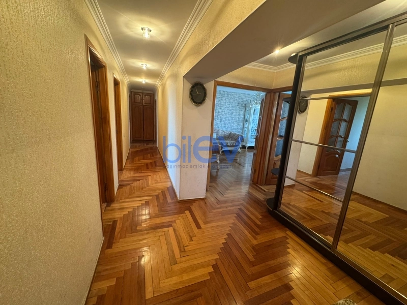 Satış 4 otaqlı Köhnə Tikili bina evi  110m², Bakı