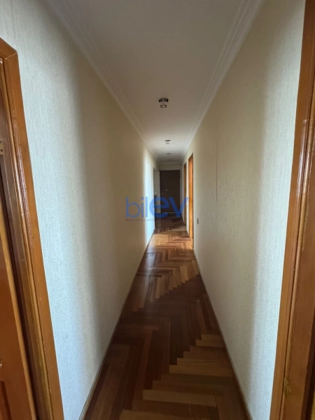 Satış 4 otaqlı Köhnə Tikili bina evi  110m², Bakı