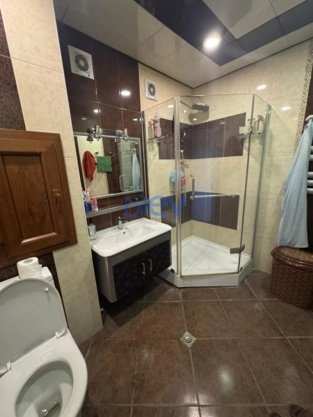 Satış 4 otaqlı Köhnə Tikili bina evi  110m², Bakı