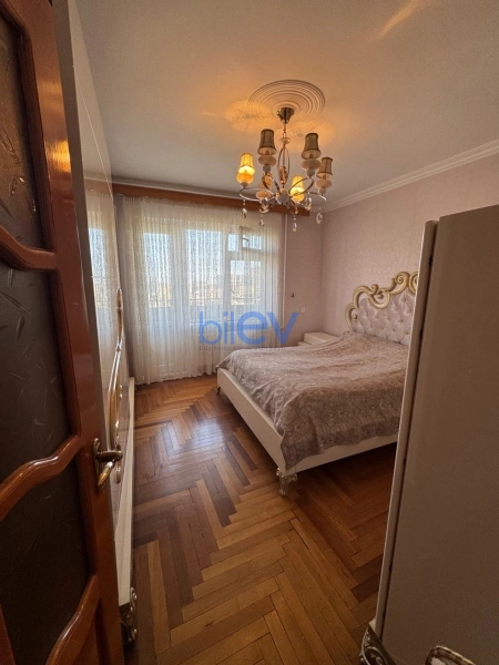 Satış 4 otaqlı Köhnə Tikili bina evi  110m², Bakı