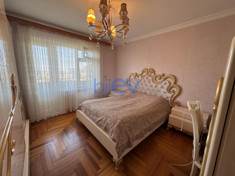 Satış 4 otaqlı Köhnə Tikili bina evi  110m², Bakı