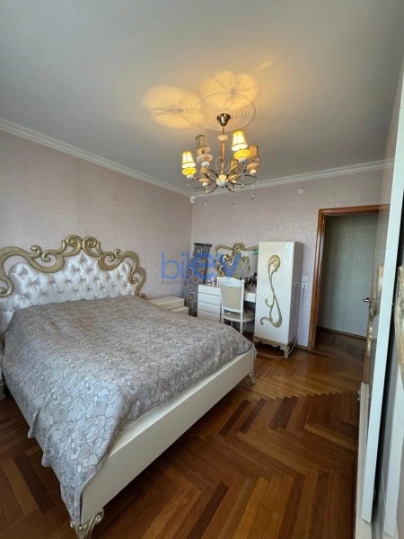 Satış 4 otaqlı Köhnə Tikili bina evi  110m², Bakı