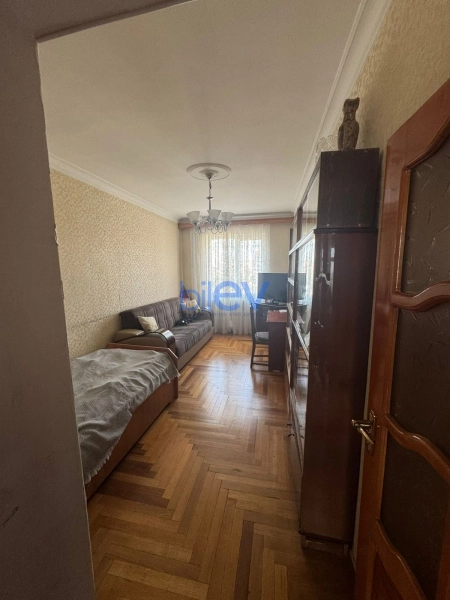 Satış 4 otaqlı Köhnə Tikili bina evi  110m², Bakı