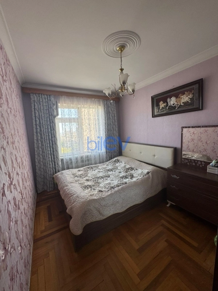 Satış 4 otaqlı Köhnə Tikili bina evi  110m², Bakı