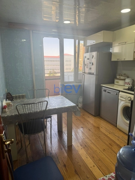 Satış 4 otaqlı Köhnə Tikili bina evi  110m², Bakı