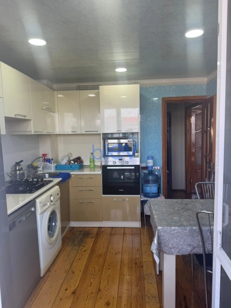Satış 4 otaqlı Köhnə Tikili bina evi  110m², Bakı