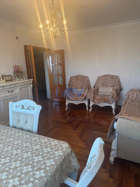 Satış 4 otaqlı Köhnə Tikili bina evi  110m², Bakı