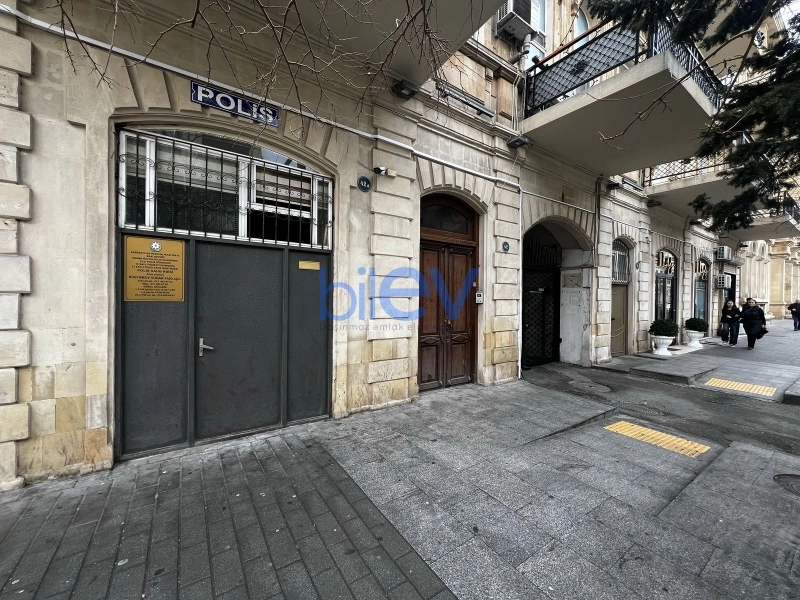 Satış 2 otaqlı Köhnə Tikili bina evi  62m², Bakı
