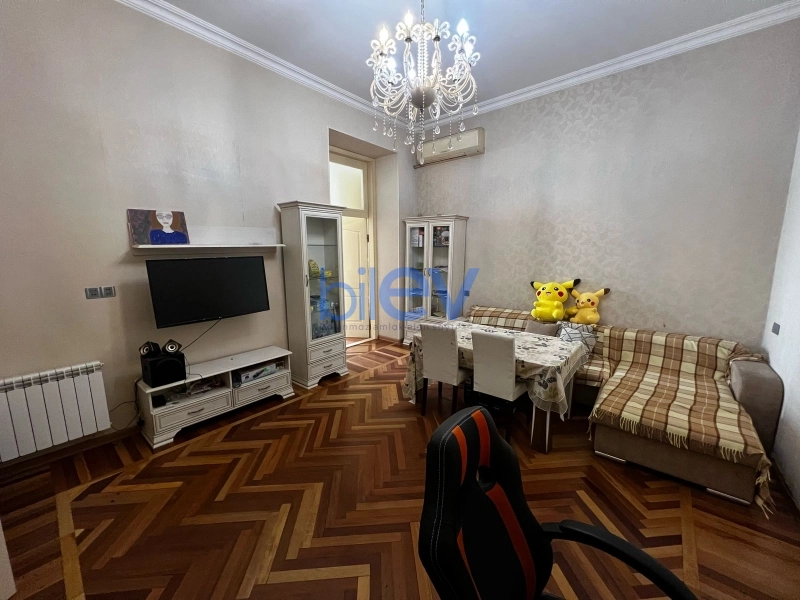 Satış 2 otaqlı Köhnə Tikili bina evi  62m², Bakı