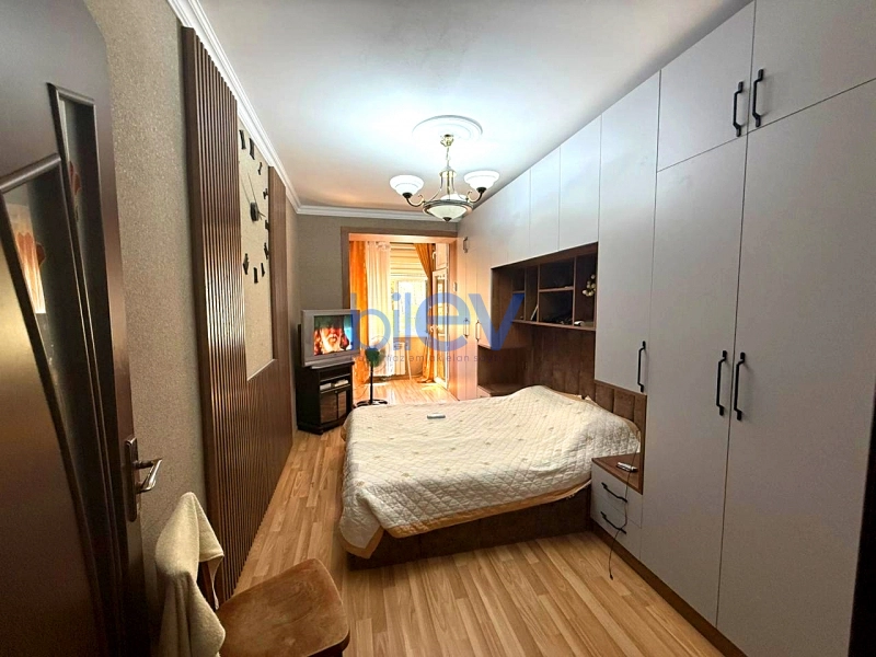 Satış 5 otaqlı Köhnə Tikili bina evi  120m², Bakı
