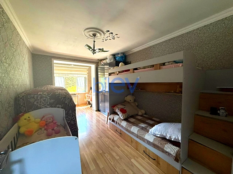 Satış 5 otaqlı Köhnə Tikili bina evi  120m², Bakı