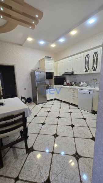 Satış 5 otaqlı Həyət evi  210m², Bakı