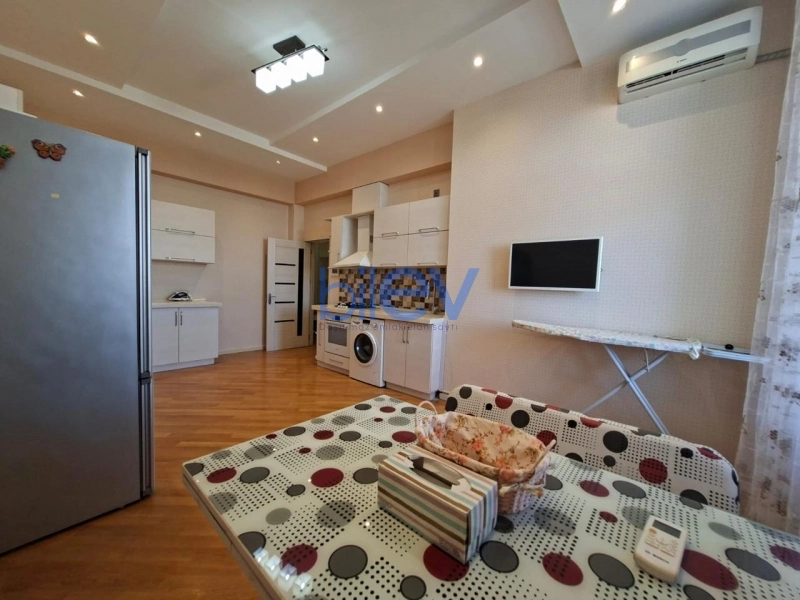 Aylıq Kirayə 2 otaqlı Yeni Tikili bina evi  110m², Bakı