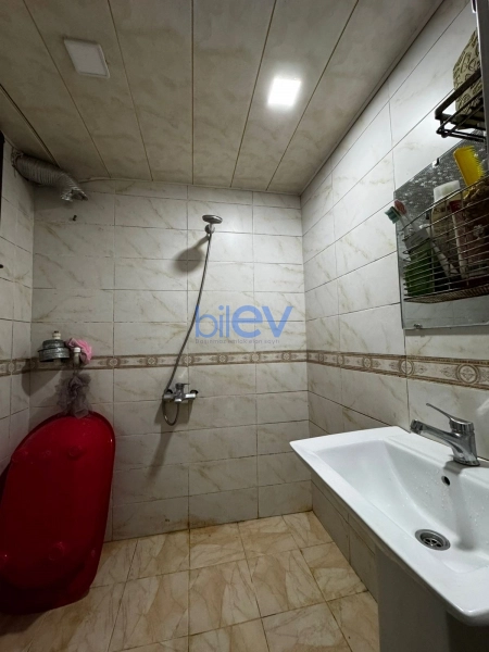 Satış 3 otaqlı Köhnə Tikili bina evi  72m², Bakı