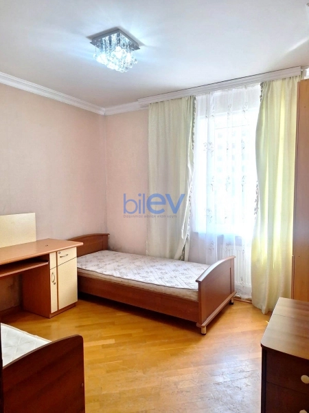 Aylıq Kirayə 3 otaqlı Köhnə Tikili bina evi  80m², Bakı